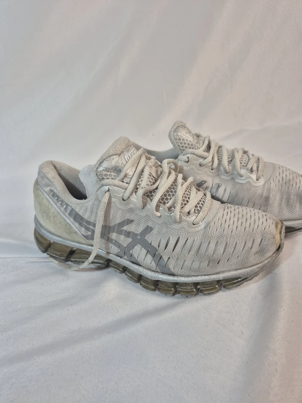 ASICS Gel-Quantum 360 ht gray mesh running sneakers with darker gray logo